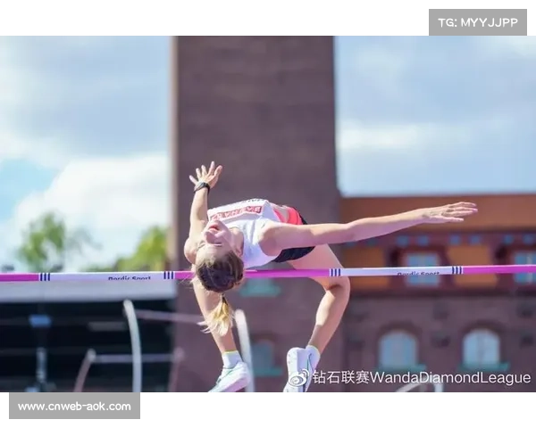 唐嘉鸿在多哈世界杯单杠比赛中摘银创赛季最佳难度分6.100突破自我