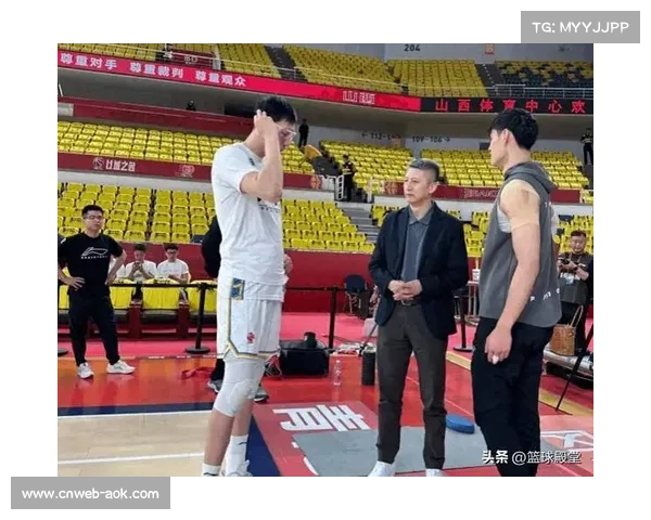 郭士强现身赛场考察球员，国家队选材面临挑战。